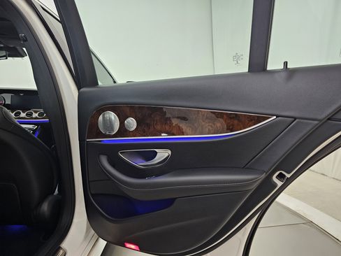 Used 2017 Mercedes-Benz E 300 4MATIC image 24