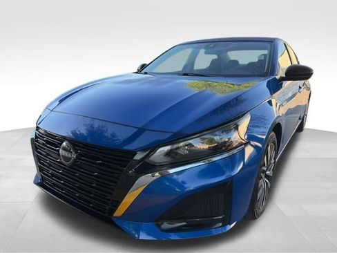 Used 2025 Nissan Altima 2.5 SV image 4