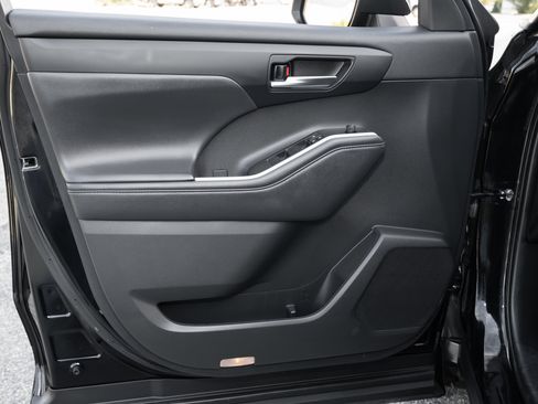 Used 2021 Toyota Highlander XSE image 21