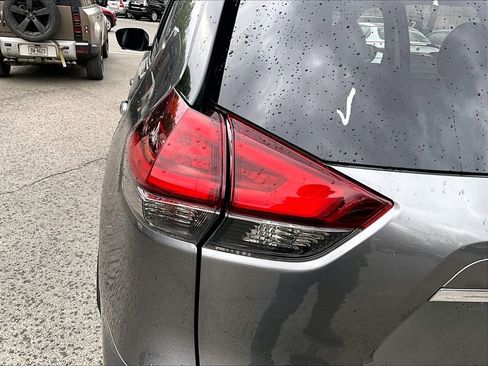 Used 2019 Nissan Rogue SL w/ Premium Package image 28