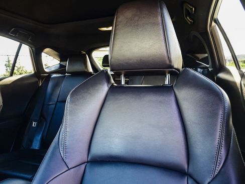 Certified 2024 Toyota Venza Nightshade image 27