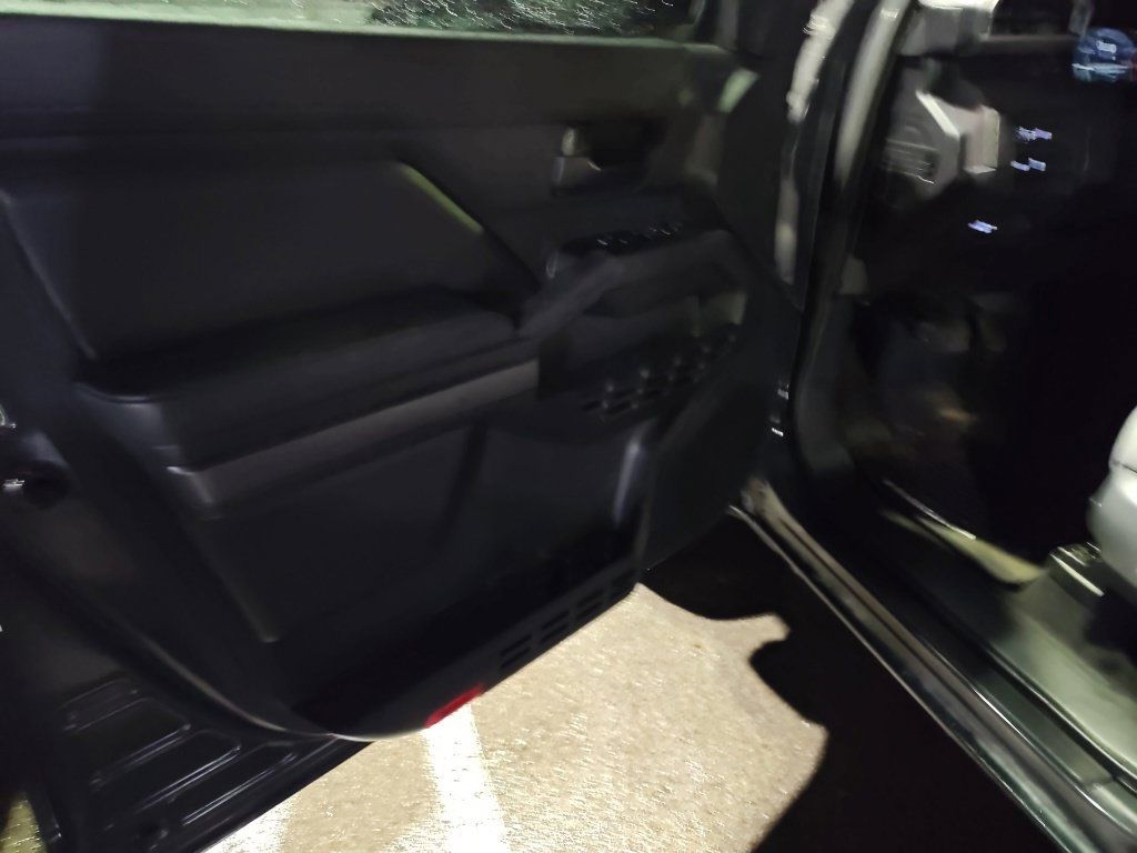 Used 2025 Toyota Tacoma SR5 AWD/4WD image 6