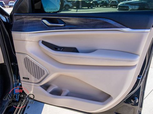 Used 2022 Jeep Grand Cherokee L Limited image 19