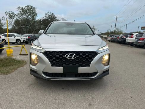 Used 2019 Hyundai Santa Fe SE image 2