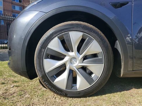 Used 2021 Tesla Model Y Long Range image 6