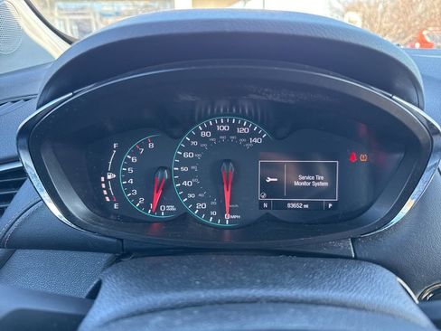 Used 2019 Chevrolet Trax LT w/ LT Convenience Package image 7