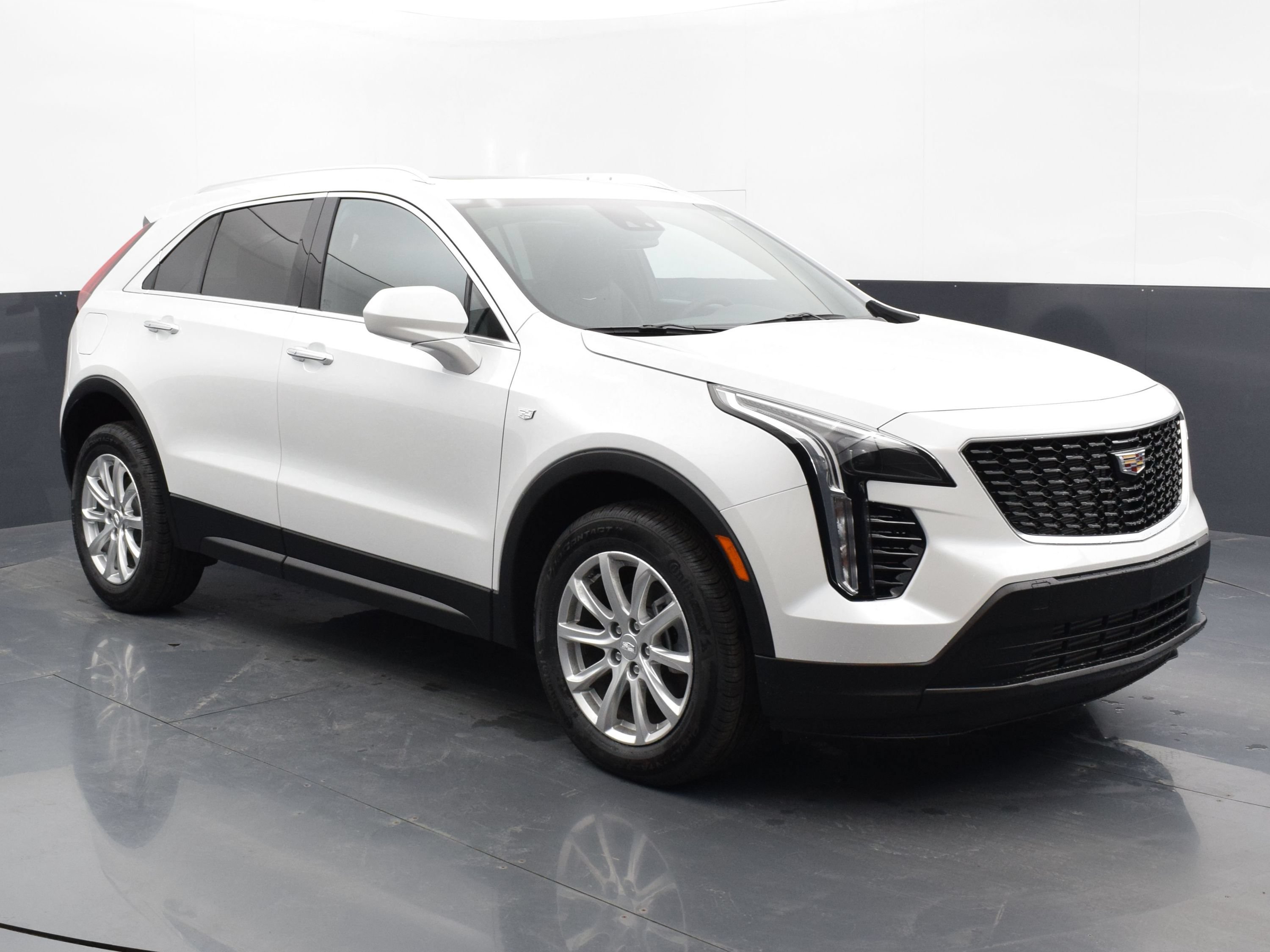 Used 2023 Cadillac XT4 Luxury w/ Cold Weather Package AWD/4WD image 7