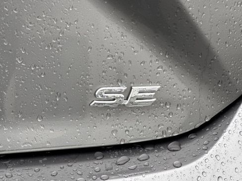 Used 2025 Toyota Camry SE image 13