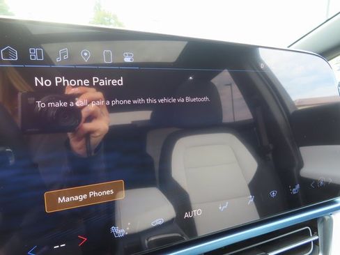 Certified 2025 Chevrolet Equinox EV LT w/ Convenience Package image 23