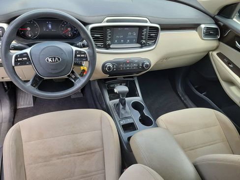 Used 2019 Kia Sorento FWD image 10