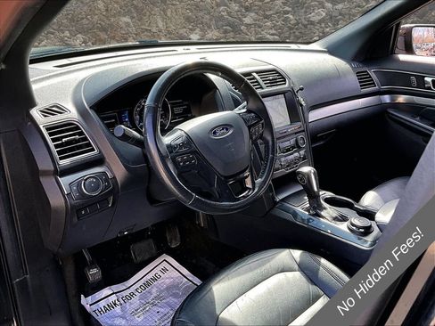 Used 2018 Ford Explorer XLT w/ Equipment Group 202A AWD/4WD image 12
