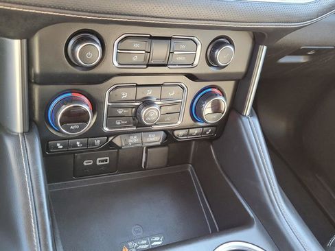 Used 2021 Chevrolet Tahoe Premier w/ Premium Package image 31