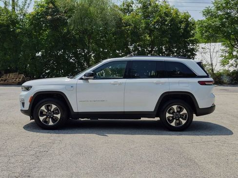 Certified 2022 Jeep Grand Cherokee Limited 4xe w/ Luxury Tech Group II AWD/4WD image 9