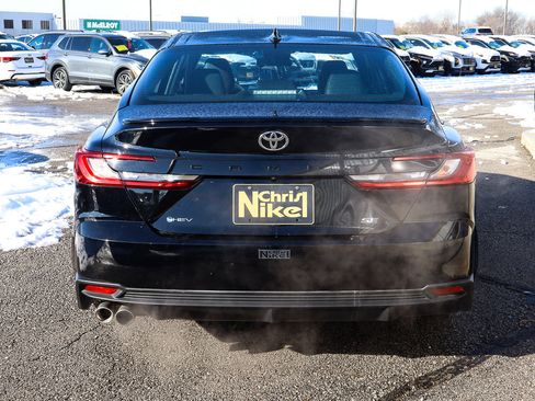 Used 2025 Toyota Camry SE image 5