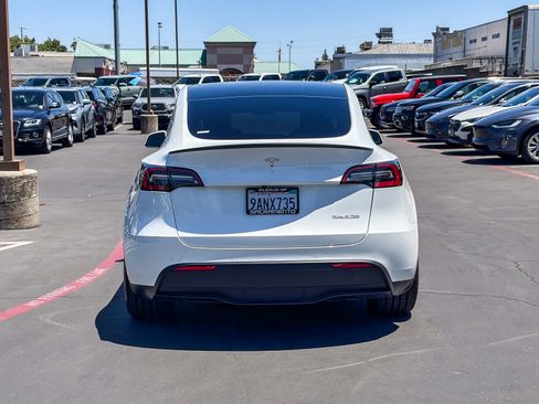 Used 2022 Tesla Model Y Performance AWD/4WD image 3