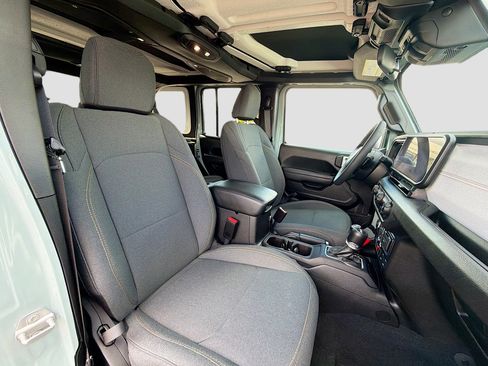 Used 2024 Jeep Wrangler Willys image 14