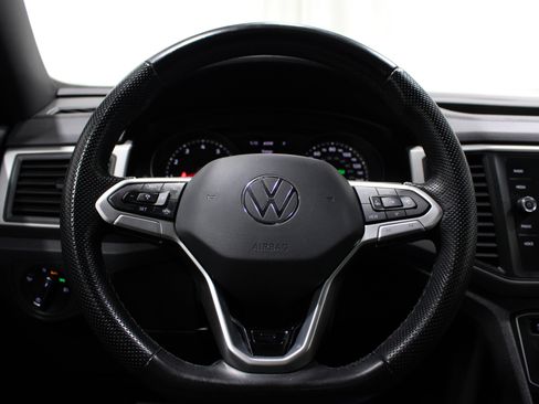Used 2020 Volkswagen Atlas Cross Sport SE w/ Panoramic Sunroof Package FWD image 11