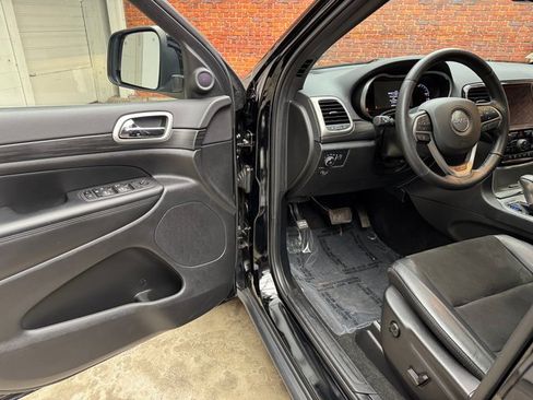 Used 2022 Jeep Grand Cherokee Laredo X image 10