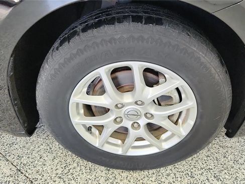Used 2023 Chrysler Pacifica Touring-L FWD image 14