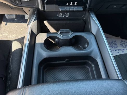 Used 2025 RAM 1500 Big Horn AWD/4WD image 31