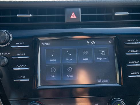 Used 2018 Toyota Camry SE w/ Convenience Package FWD image 14