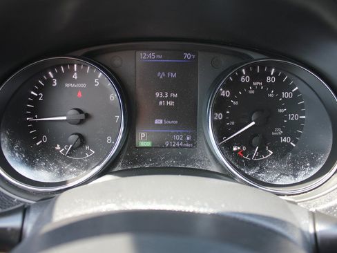 Used 2018 Nissan Rogue SV AWD/4WD image 18