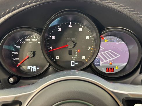 Used 2021 Porsche Macan image 20