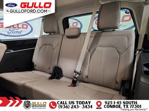 Used 2022 Ford Expedition Max Limited image 16