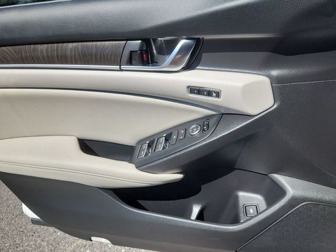 Used 2020 Honda Accord Touring image 9