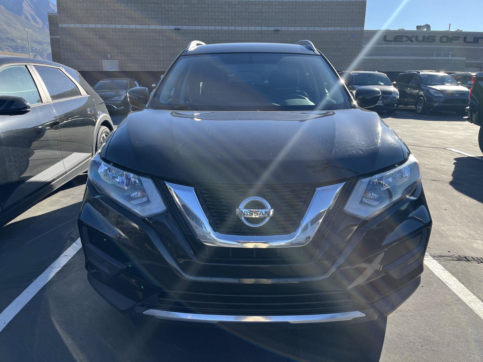 Used 2017 Nissan Rogue SV AWD/4WD image 2