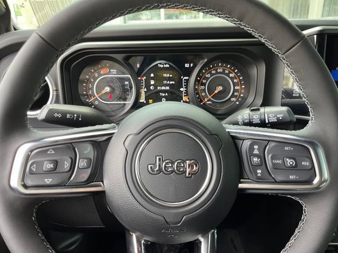 New 2026 Jeep Wrangler Unlimited Sahara AWD/4WD image 30