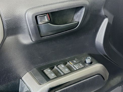 Used 2020 Toyota Tacoma SR5 image 15
