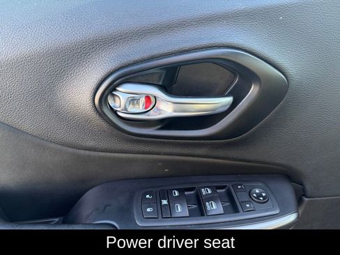 Used 2021 Jeep Cherokee Latitude Lux w/ Comfort/Convenience Group image 14