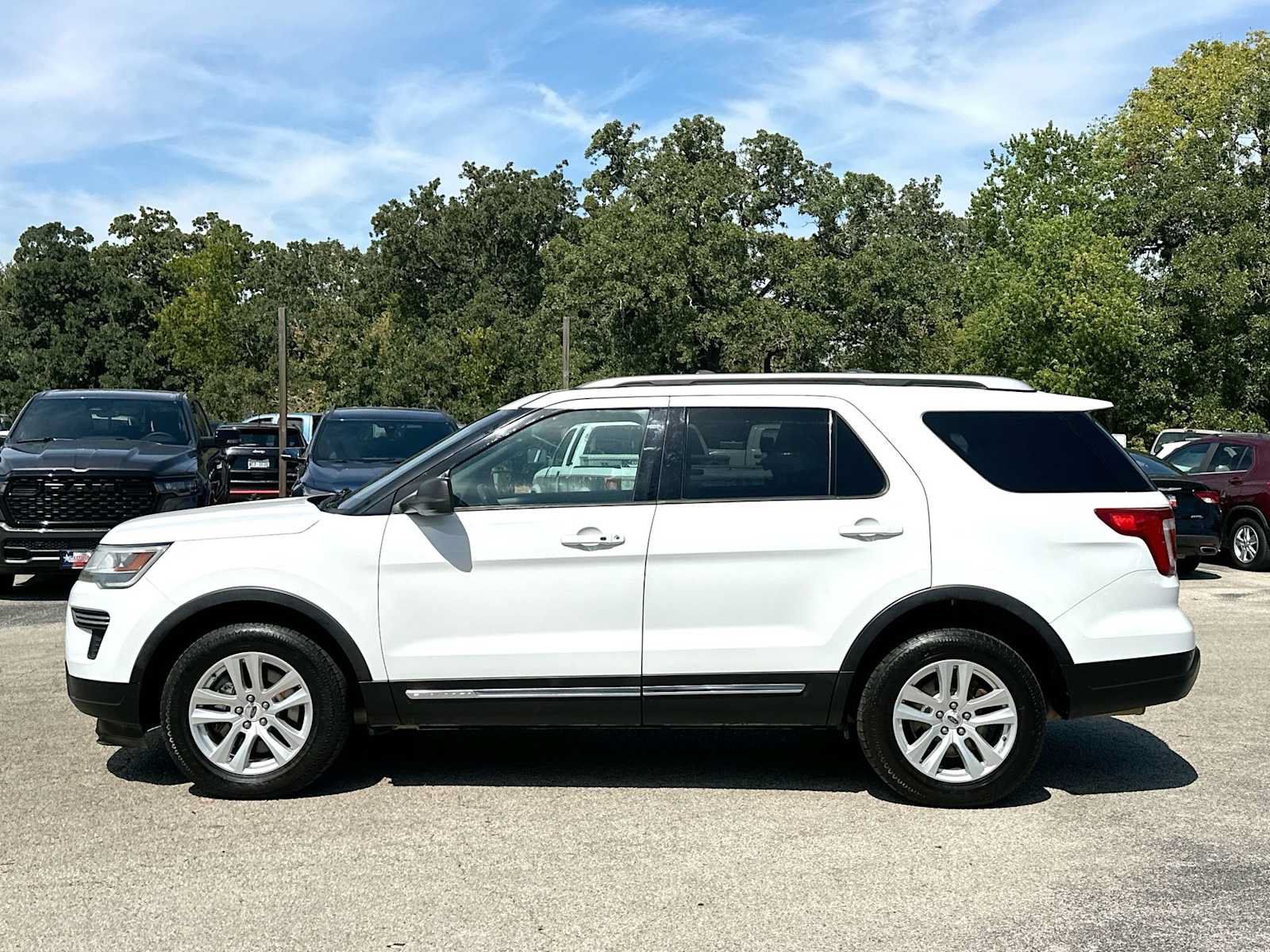 Used 2018 Ford Explorer XLT AWD/4WD image 12