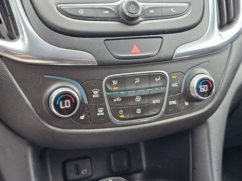 Used 2018 Chevrolet Equinox LT FWD image 18