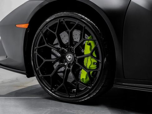Used 2022 Lamborghini Huracan EVO RWD image 46