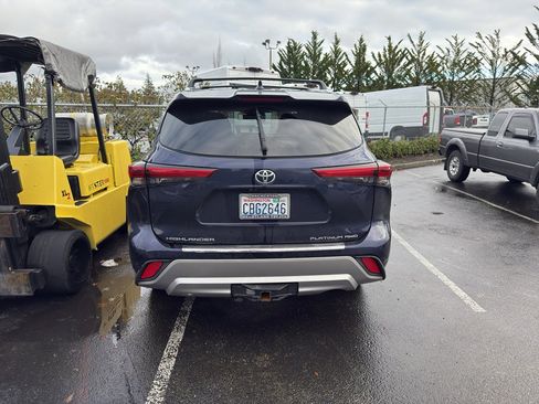 Used 2022 Toyota Highlander Platinum image 4