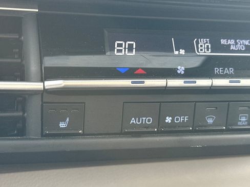 Used 2023 Toyota Sienna XLE image 30