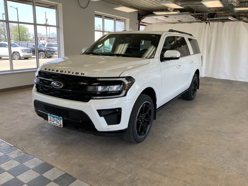 Used 2022 Ford Expedition Max Limited AWD/4WD image 4