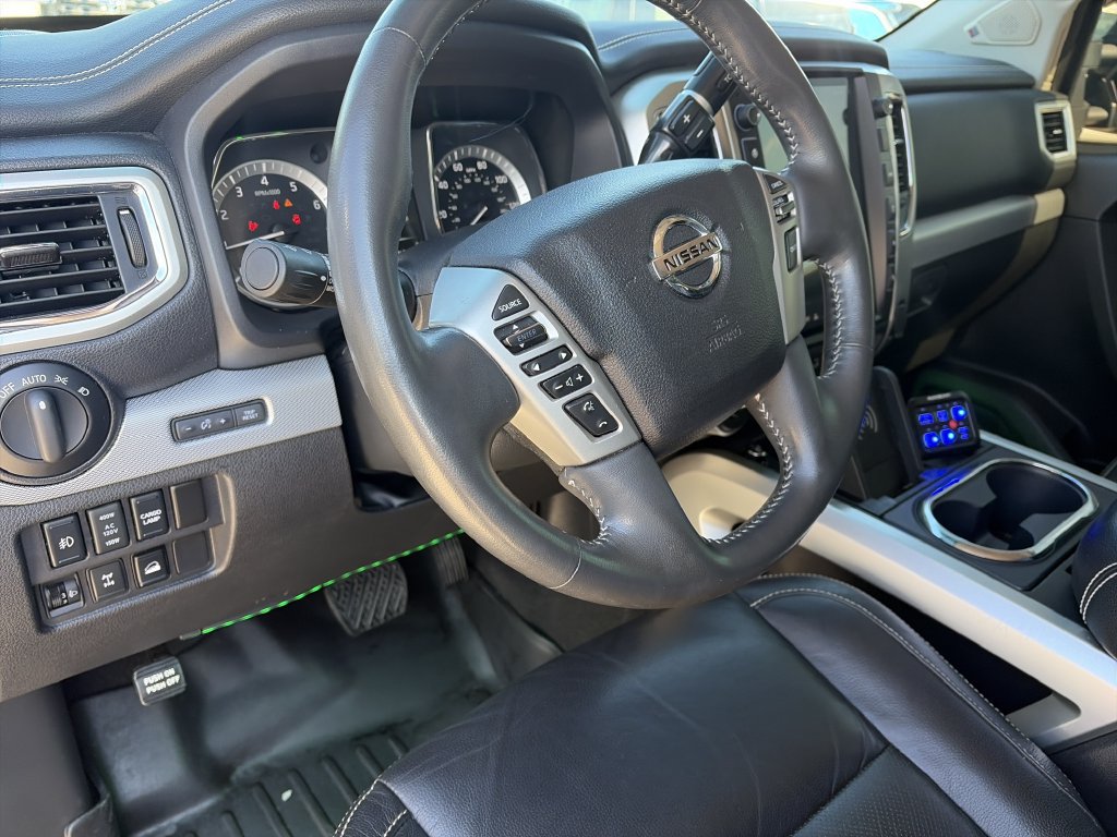 Used 2017 Nissan Titan PRO-4X w/ Pro-4x Convenience Package AWD/4WD image 10