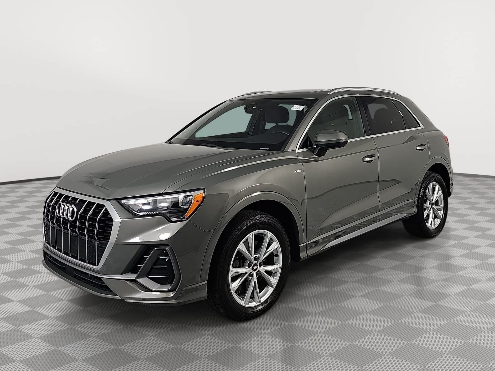 Used 2021 Audi Q3 2.0T Premium w/ Convenience Package AWD/4WD image 4