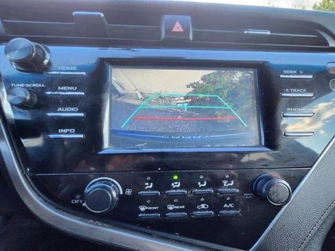 Used 2018 Toyota Camry LE image 17