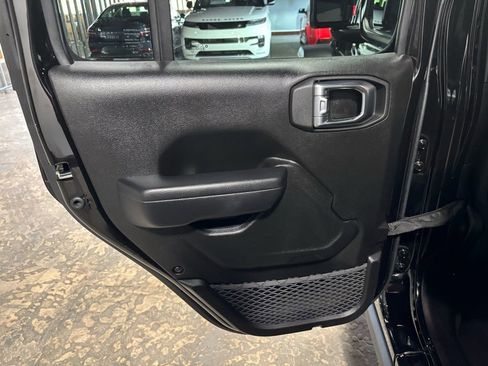 Used 2024 Jeep Wrangler Unlimited Rubicon 4xe image 17