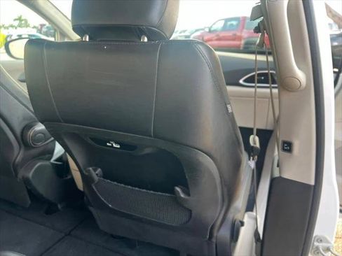 Certified 2023 Chrysler Pacifica Touring-L FWD image 19