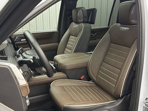 Used 2026 GMC Yukon XL Denali Ultimate w/ LPO, Floor Liner Package AWD/4WD image 31