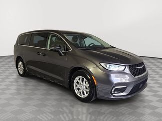 Used 2023 Chrysler Pacifica Touring-L FWD video 2