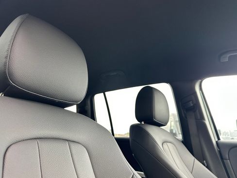 Used 2025 Mercedes-Benz GLB 250 image 17