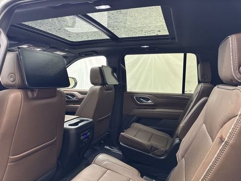 Certified 2023 Chevrolet Suburban High Country w/ Advanced Technology Package AWD/4WD image 14