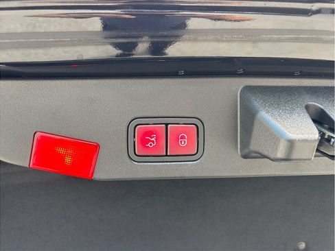 Used 2015 Mercedes-Benz SL 550 image 45