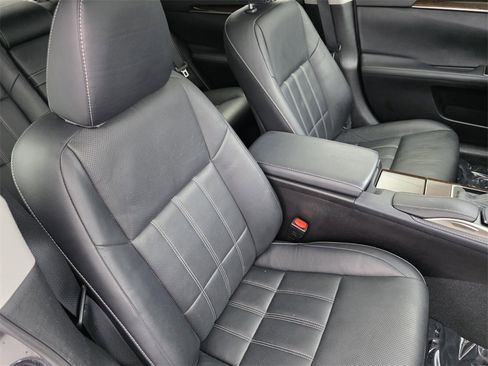 Used 2018 Lexus ES 350 w/ Luxury Package w/Wood Trim image 28